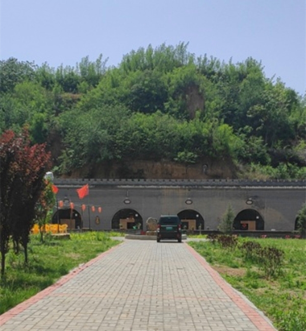 宜陽(yáng)縣錦屏鎮(zhèn)山底村的透水磚施工效果展示 宜陽(yáng)縣錦屏鎮(zhèn)山底村的透水磚施工效果展示