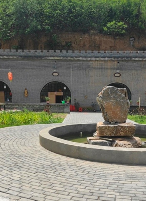 宜陽(yáng)縣錦屏鎮(zhèn)山底村的透水磚施工效果展示 宜陽(yáng)縣錦屏鎮(zhèn)山底村的透水磚施工效果展示